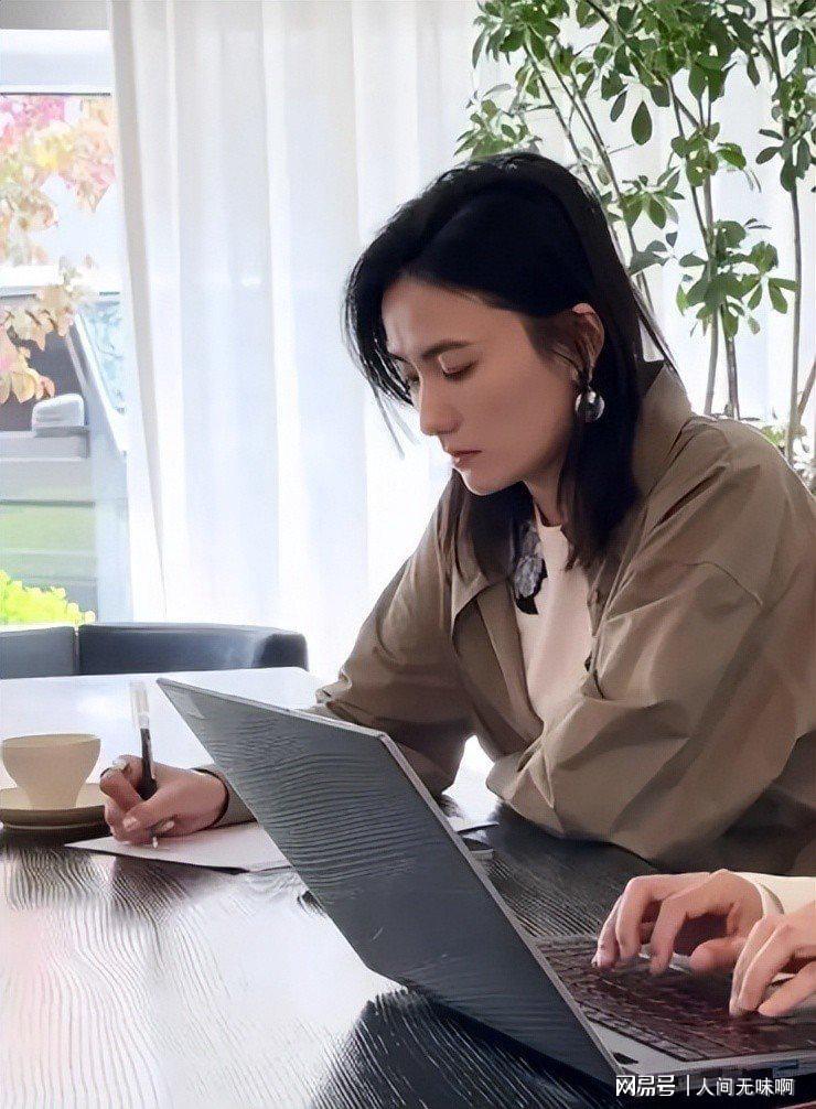 蜘蛛直播登录入口-离婚才3个月，高调谈论再婚的李亚鹏，没给海哈金喜留一丝体面