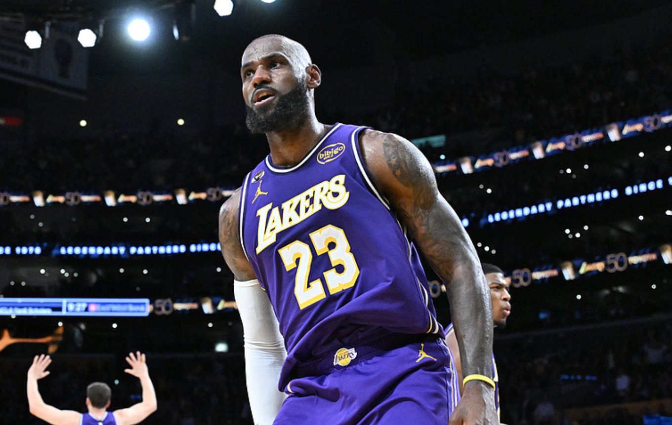 蜘蛛直播官方入口-就在今天！詹姆斯打破尘封22年NBA纪录，登顶历史第一