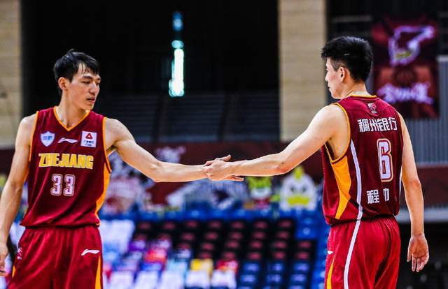 砍27分+7记三分！国手后卫打法堪比CBA小外援，率队掀翻卫冕冠军
